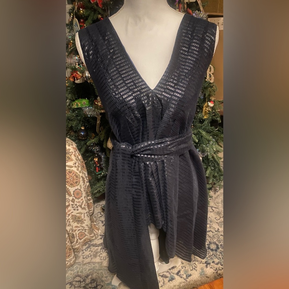 Abbey GlassElegant Black Textured Belted Top